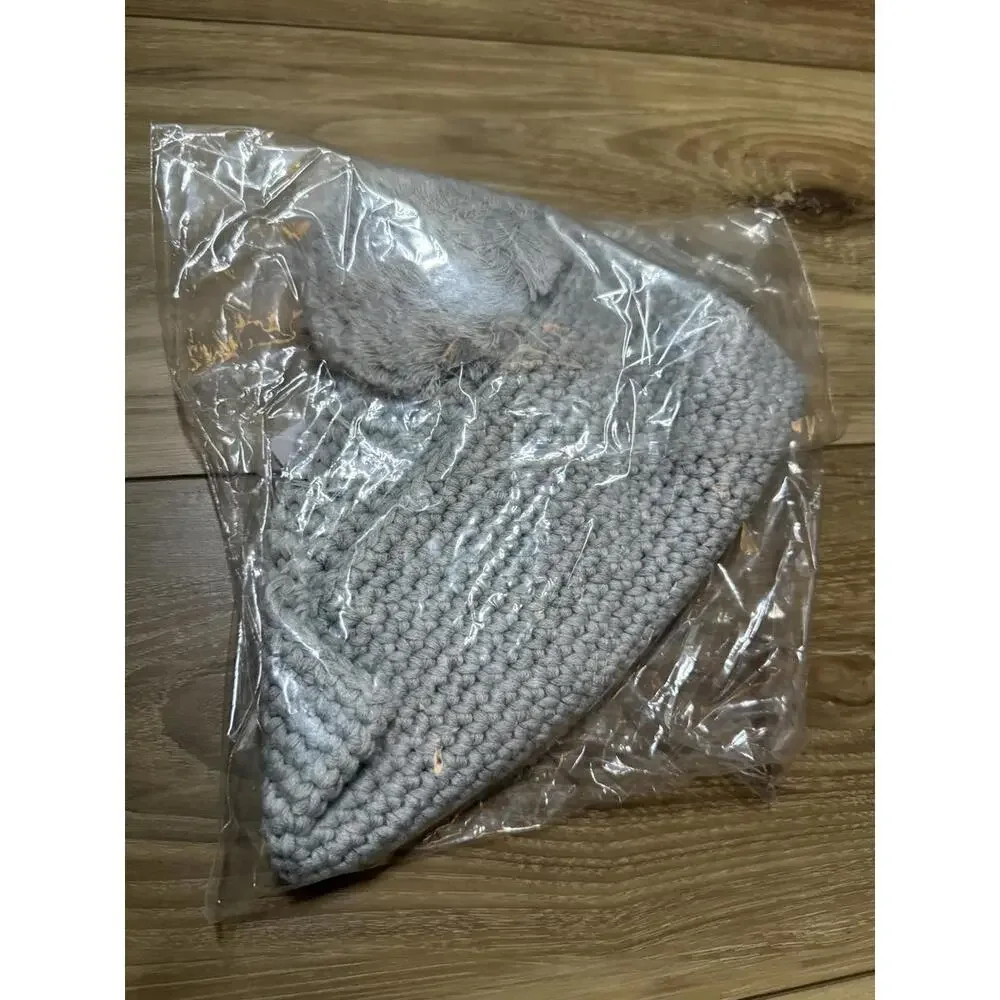 NWT! UGG Knit Beanie With Yarn Pom in Heather Grey One Size